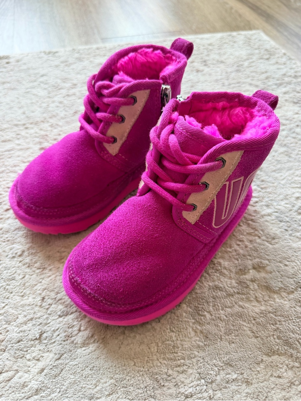 UGG Neumel Graphic Outline Toddler Boots Pink Sz 9